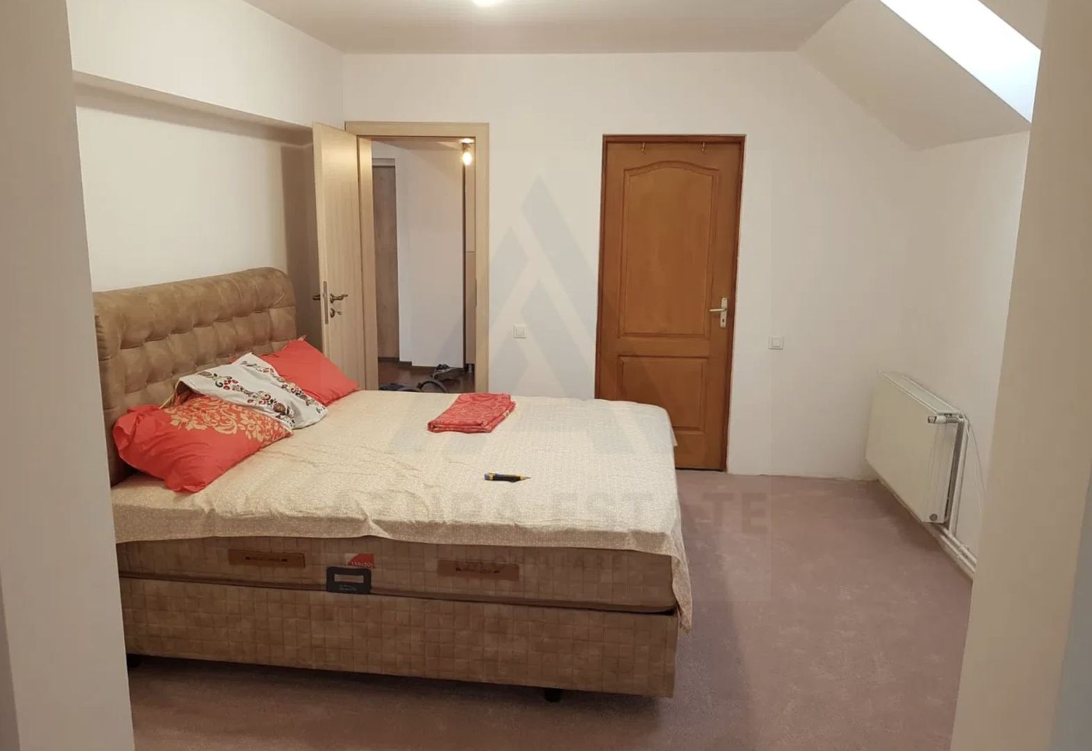 Aapartament renovat 4 camere etaj 2 suprafata 84.66 mp in Piata Cluj - Poză 14