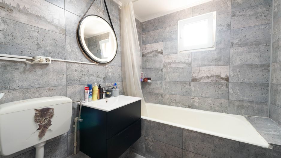 Apartament cu 3 camere de vanzare in zona Metrou Gorjului - Poză 1