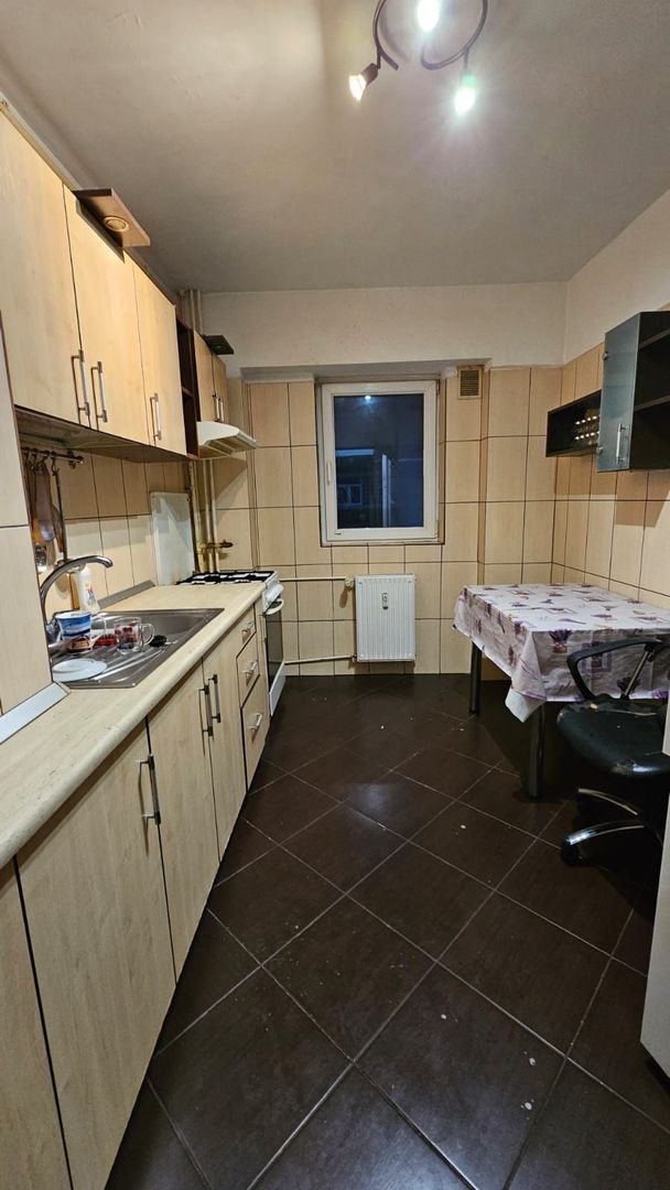 Apartament cu 4 camere de vânzare în Costin Georgian, Bucuresti - Poză 1