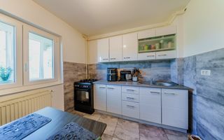 Apartament 2 camere, zona 300, decomandat, etaj 1 - Poză 6