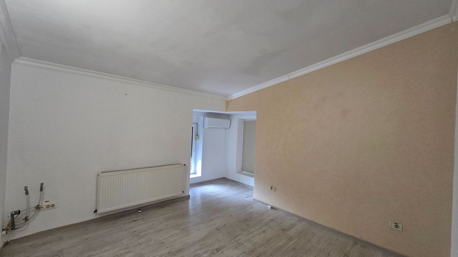 Etaj vila cu 5 camere, Dumbravita, Ideal pentru activitati comerciale - Poză 3
