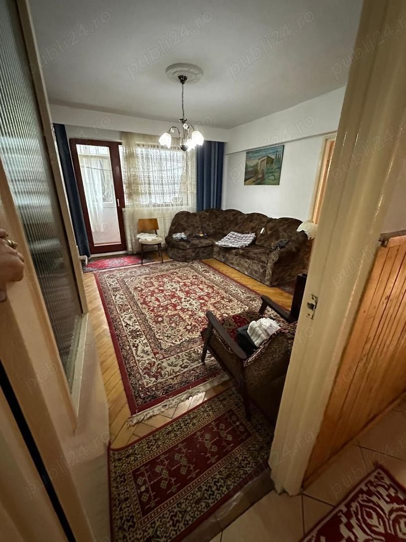 Ag BRASADAS vinde apt 3 camere Micro 16 etj.1 decomandat - Poză 2