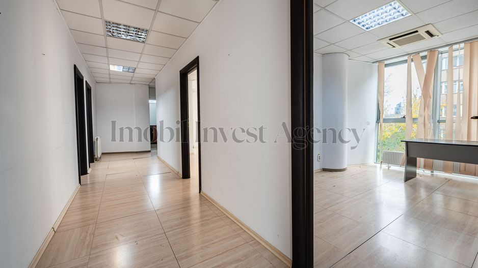 Cladire de birouri Vitan pretabilă pentru diverse afaceri. - Poză 7