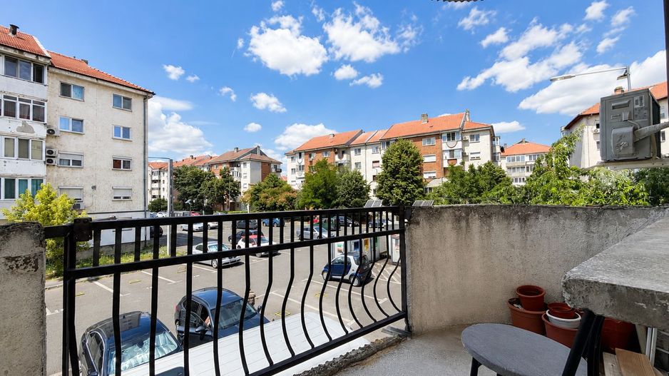 Apartament 3 camere decomandat, zona Alfa, etaj 1, două băi - Poză 4