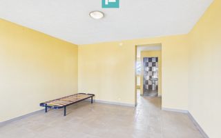 Casă cu 8 camere pentru investiții în Maciova CS - Poză 5