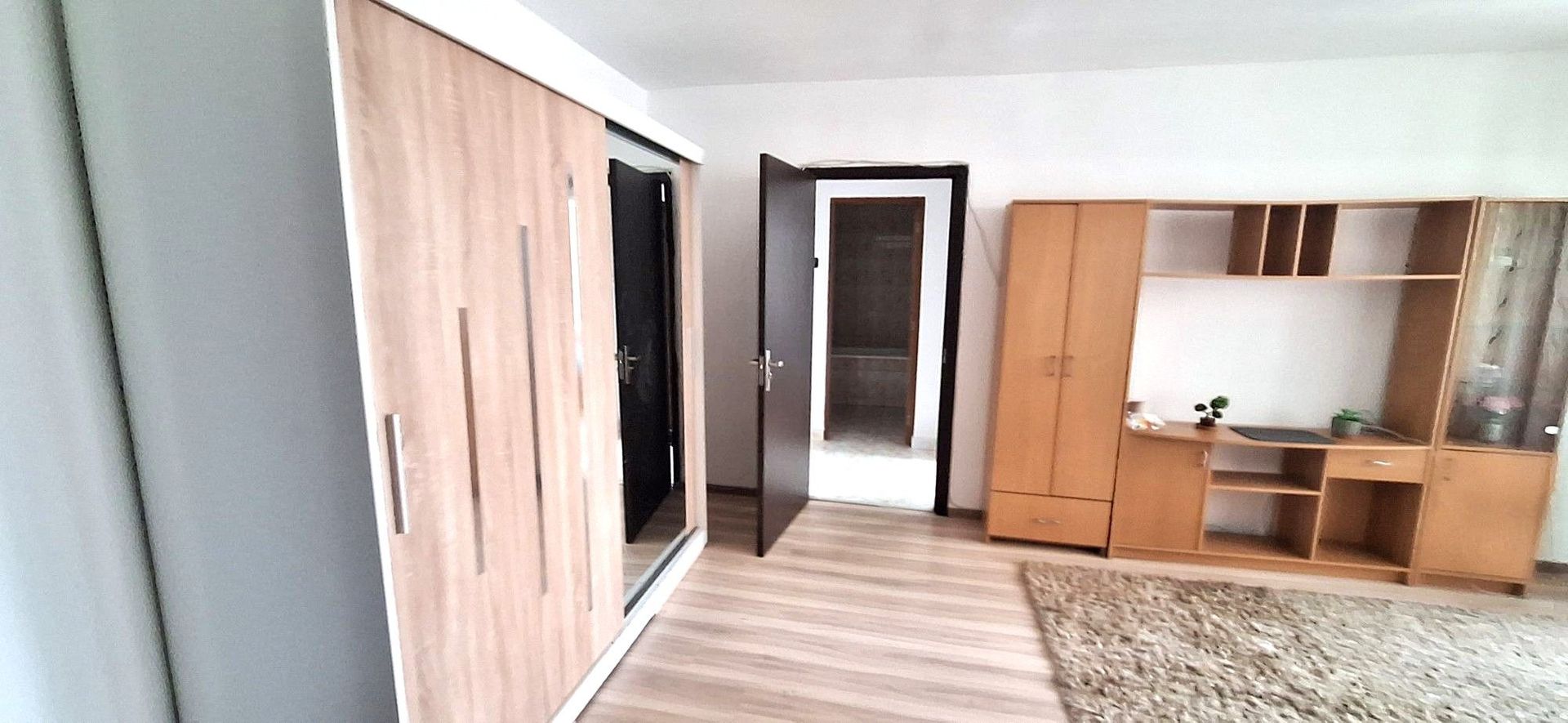 🏡 Închiriez Apartament cu 2 camere, Potcoava Titan, 2 balcoane, metrou aproape - Poză 2