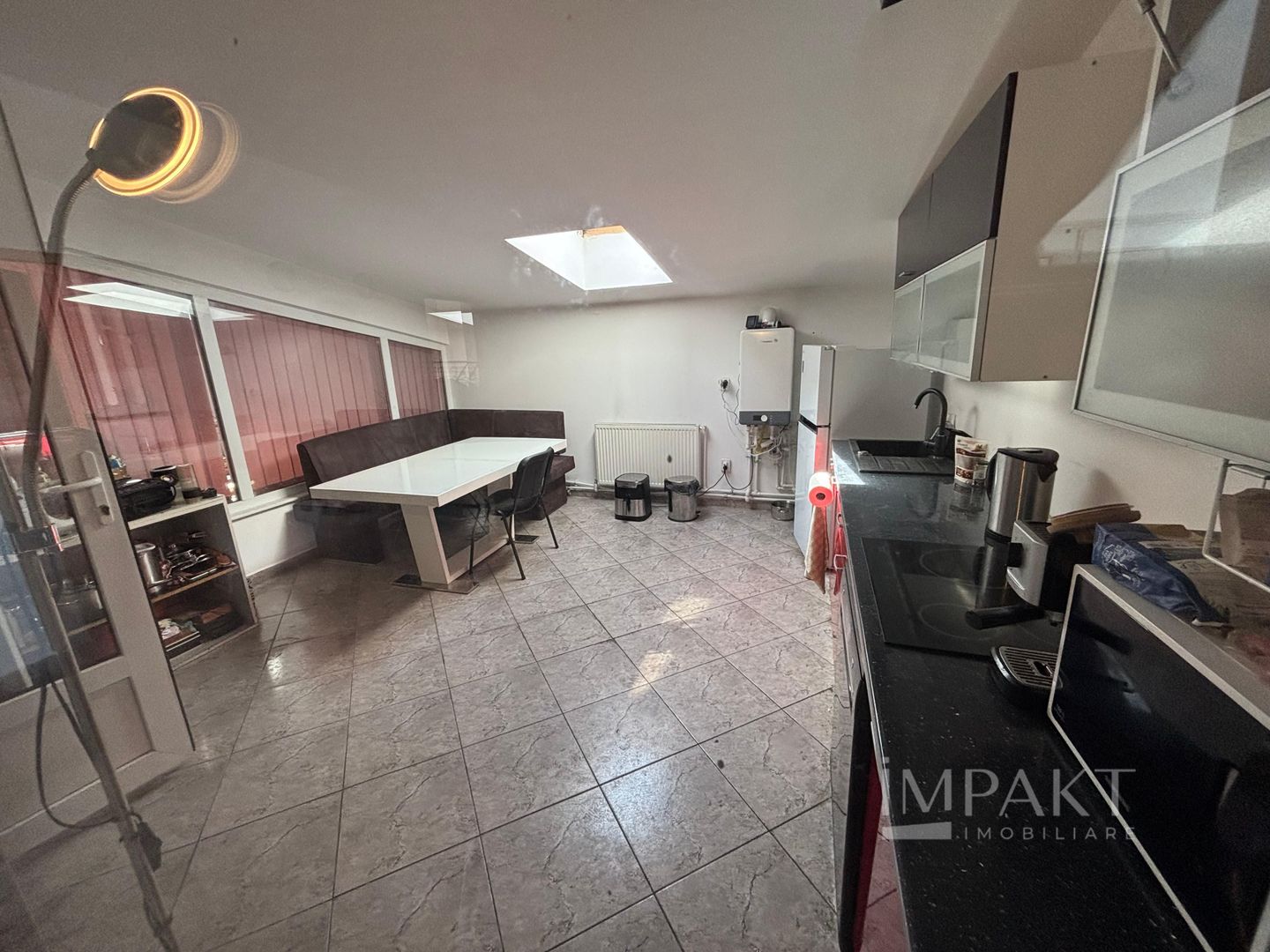 De vansare cladire birouri Floresti 1330 mp - Poză 4