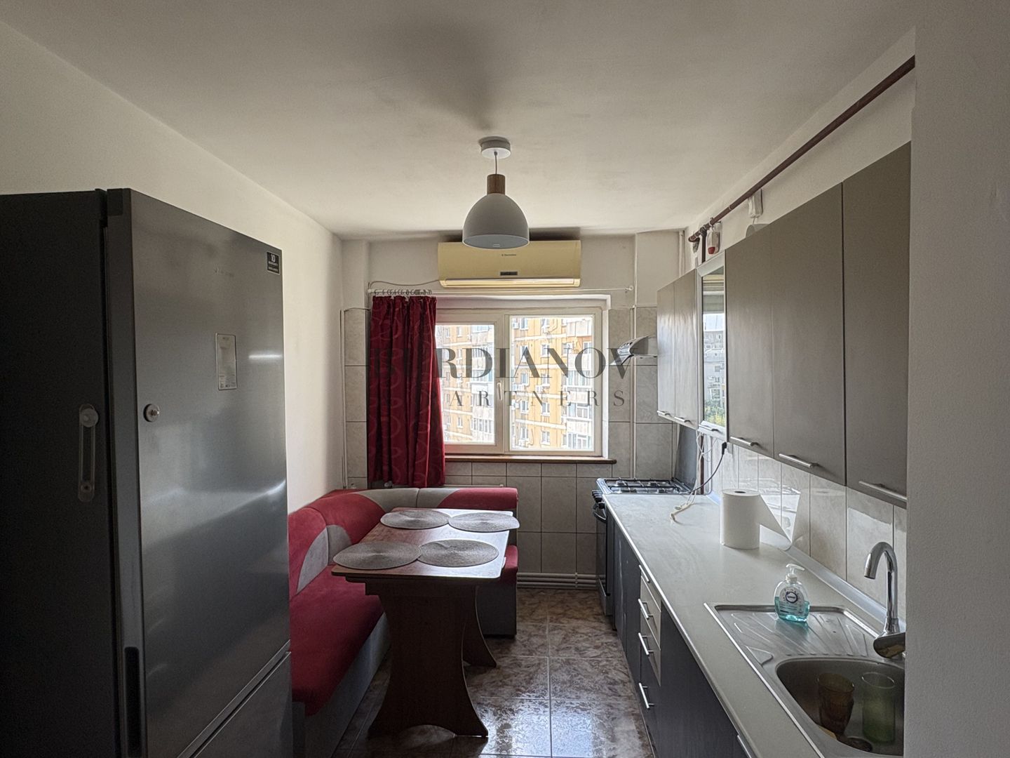 Apartament cu 4 camere  - centrală proprie - Tineretului - Timpuri Noi - Poză 6