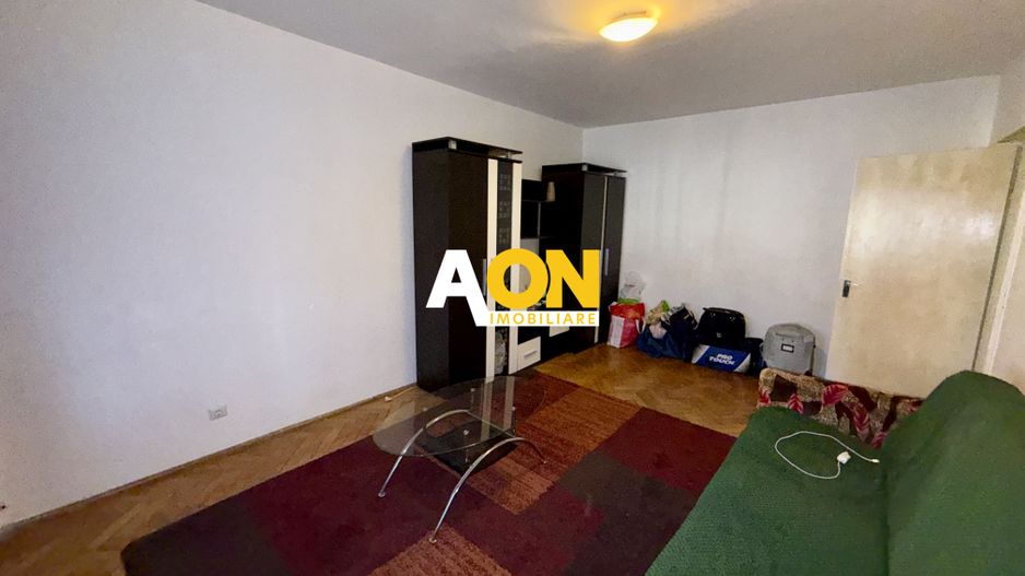 De vanzare apartament 3 camere, etaj 1, Cetate - Poză 2