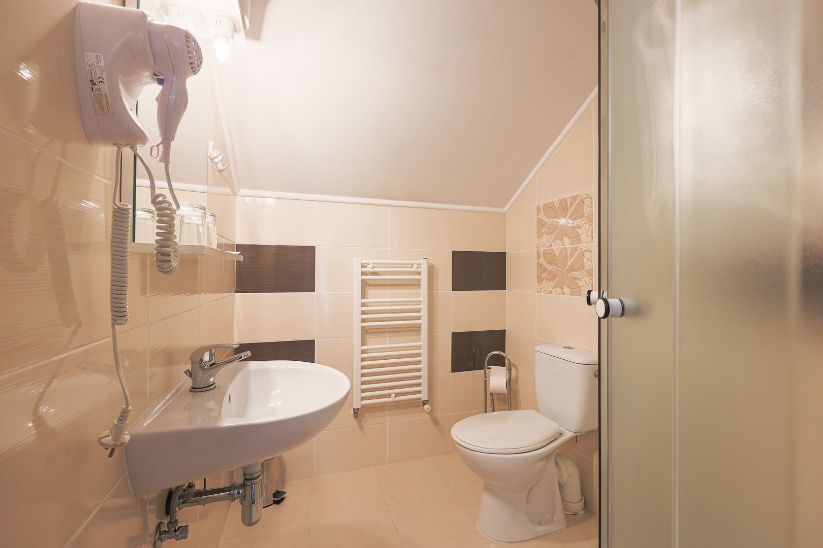 Flexibilitate într-o locație cheie, ideală pt hotel, cămin, clinică. - Poză 23