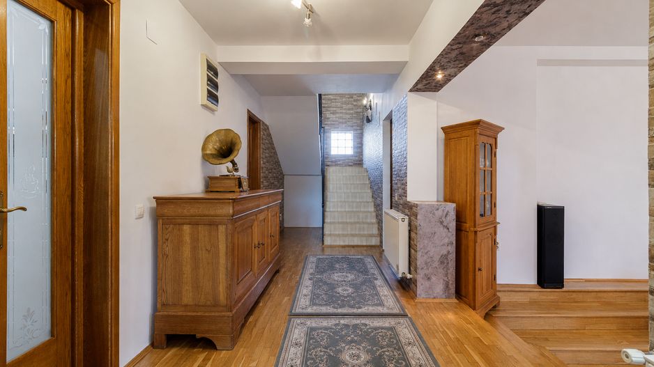 Vilă individuală cu 5 camere, piscină și curte generoasă | Mogoșoaia - Poză 14
