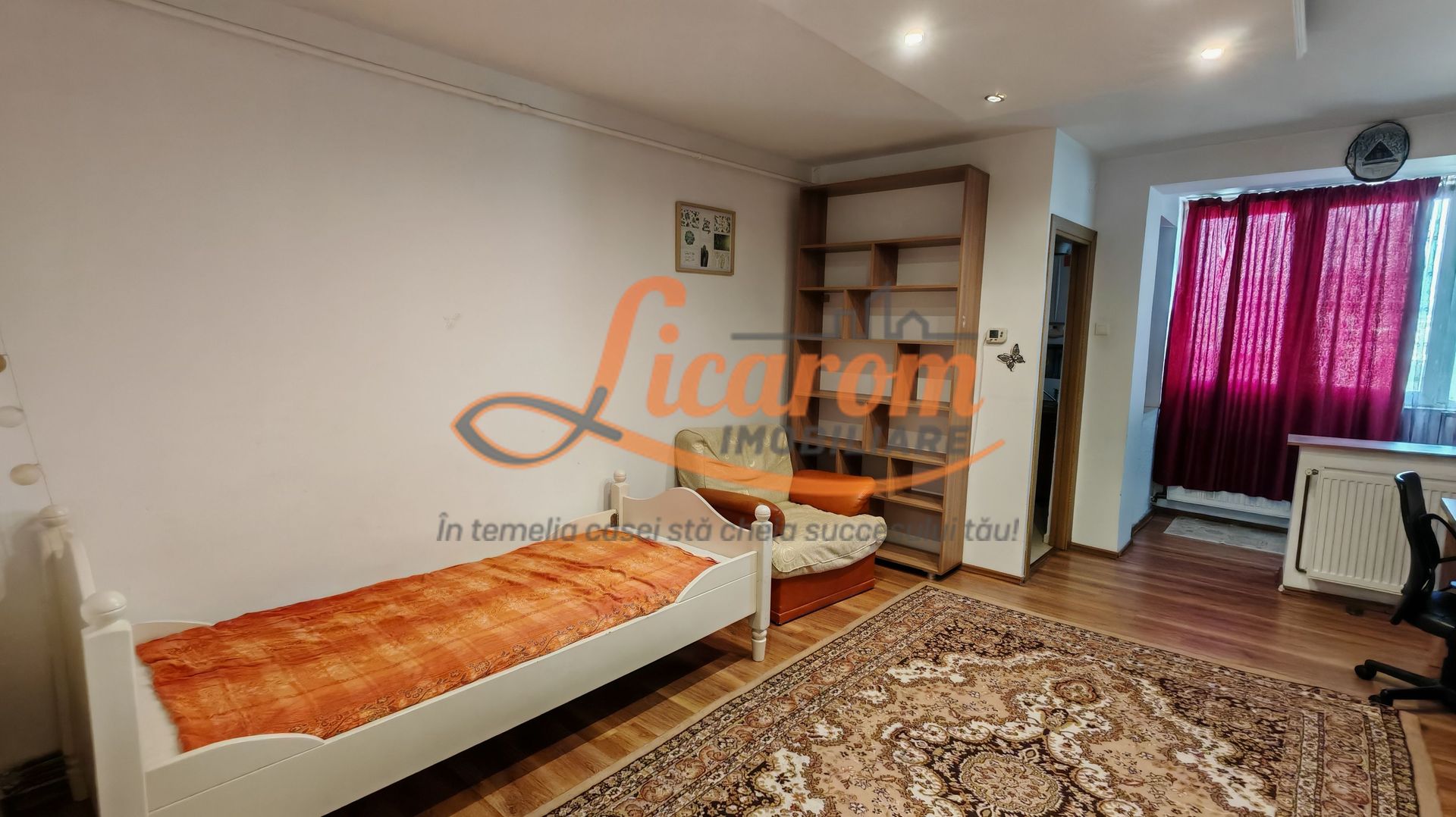 Garsoniera Tractorul Coresi,etaj intermediar,mobilata,utilata. - Poză 6