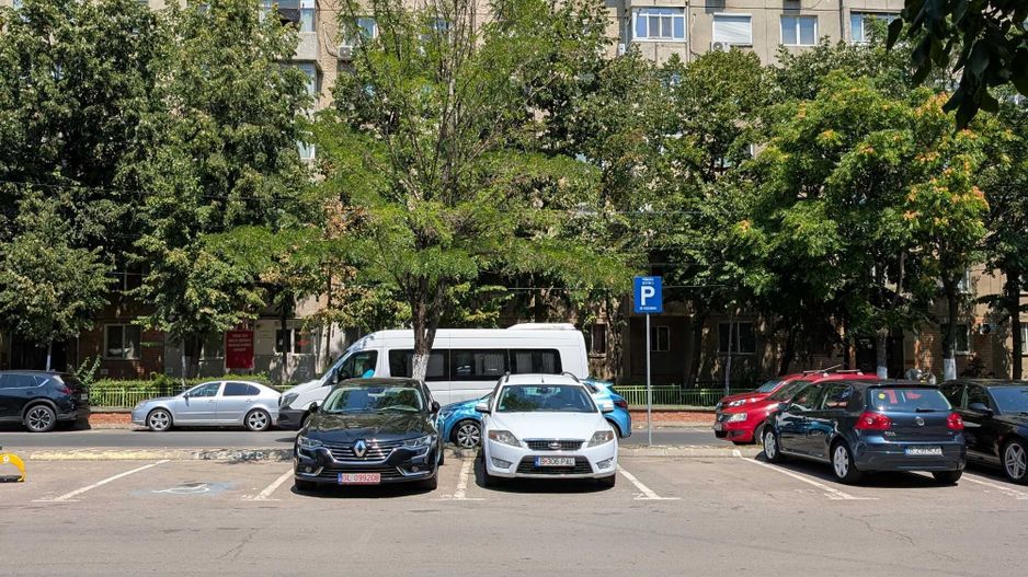 De vanzare apartament 3 camere, Rahova/Pecineaga - Poză 3