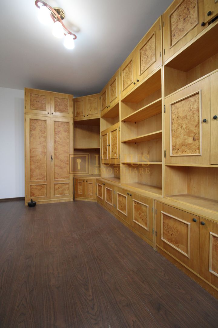 Zona Lipovei, 4 camere + 2 bai, centrala proprie - Poză 14