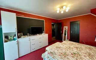 De vânzare casă cu suprafața de 250 mp plus 900 mp teren - Poză 9