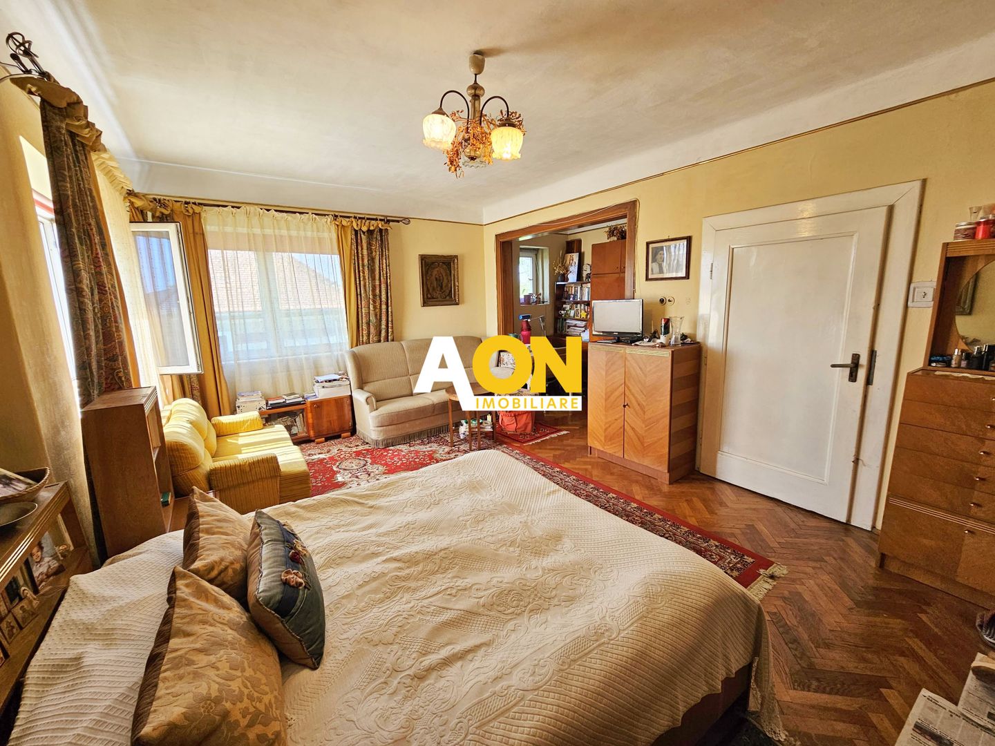 Casa situata in imediata apropiere a Cetatii - Poză 11