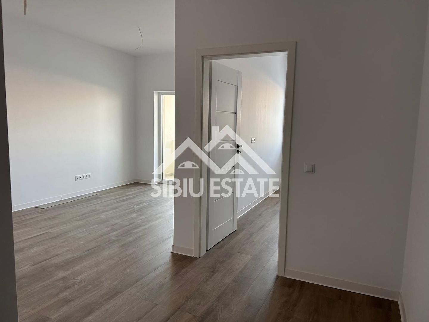 Garsoniera 41 mp, balcon bucatarie separata , intabulata zona Brana - Poză 13