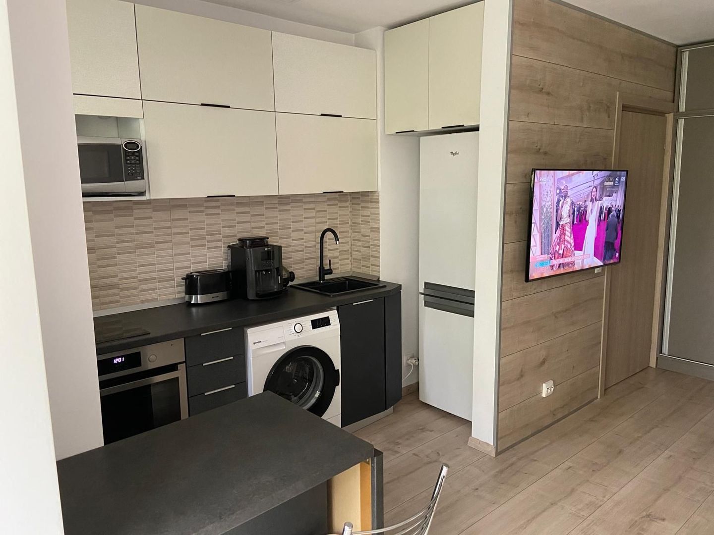 APARTAMENT RENOVAT | FLOREASCA COMPOZITORI - Poză 3