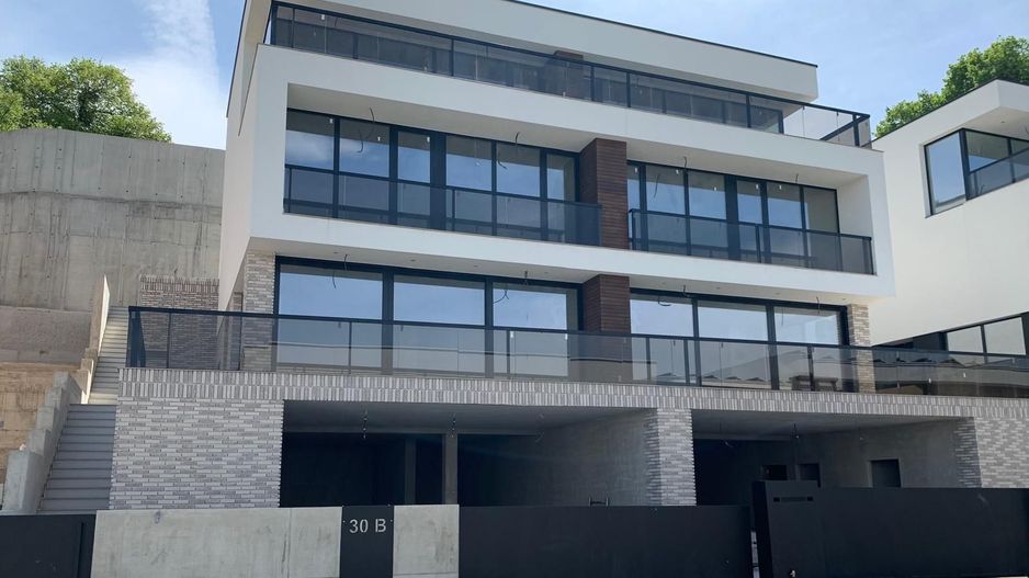 Duplex premium 300mp cu panoramă superbă asupra orașului – Cartier Europa - Poză 1