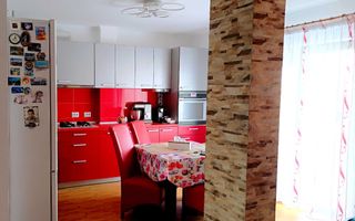 Apartament cu 3 camere și terase generoase, zona Sub Cetate, Florești. - Poză 3