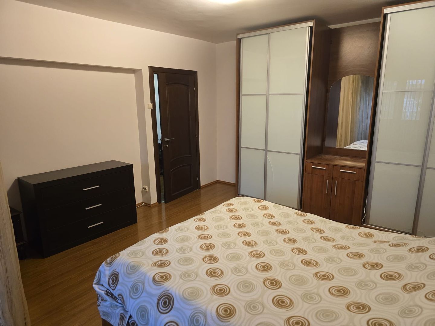 Apartament spatios cu doua camere, zona Virtutii - Poză 5
