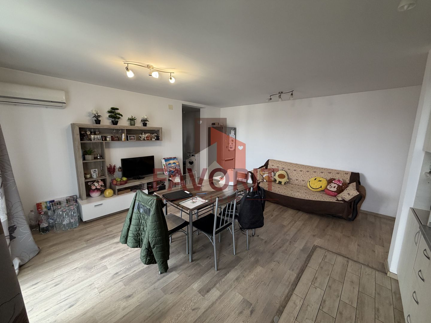 Spatios. Mobilat si utilat. Pozitie excelenta. - Poză 4