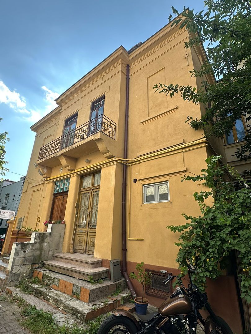 Apartament in vila | 6 camere | Demisol + Parter | Cartierul Armenesc - Poză 3