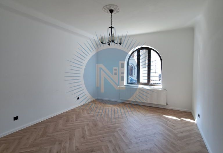 Spațiu de birouri in vila demisol etaj 1 si mansarda - Poză 3