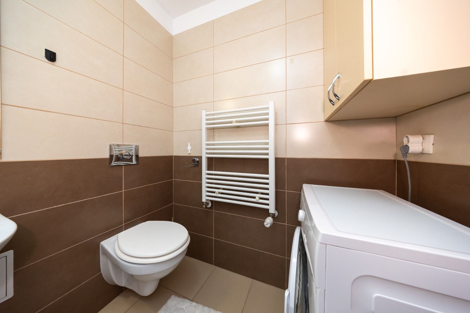 Apartament cu doua camere modern ,cu boxa in Top City - Poză 16