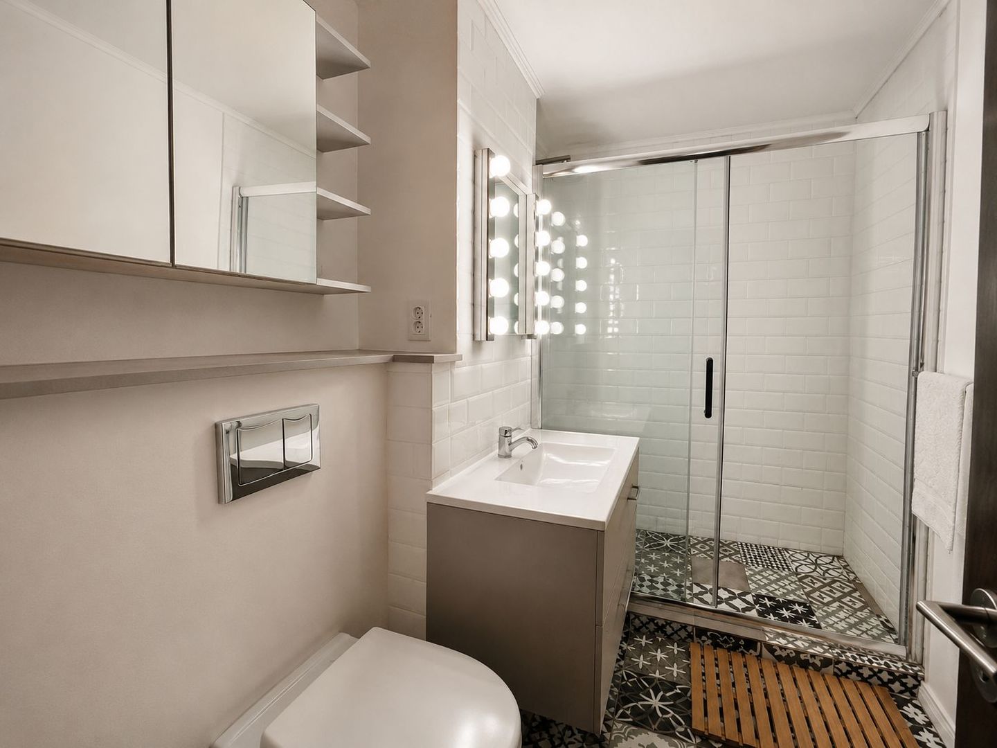 Comision 0, Apartament 3 Camere, Renovat, Etaj 4 din 5, Zona Bucovinei - Poză 5