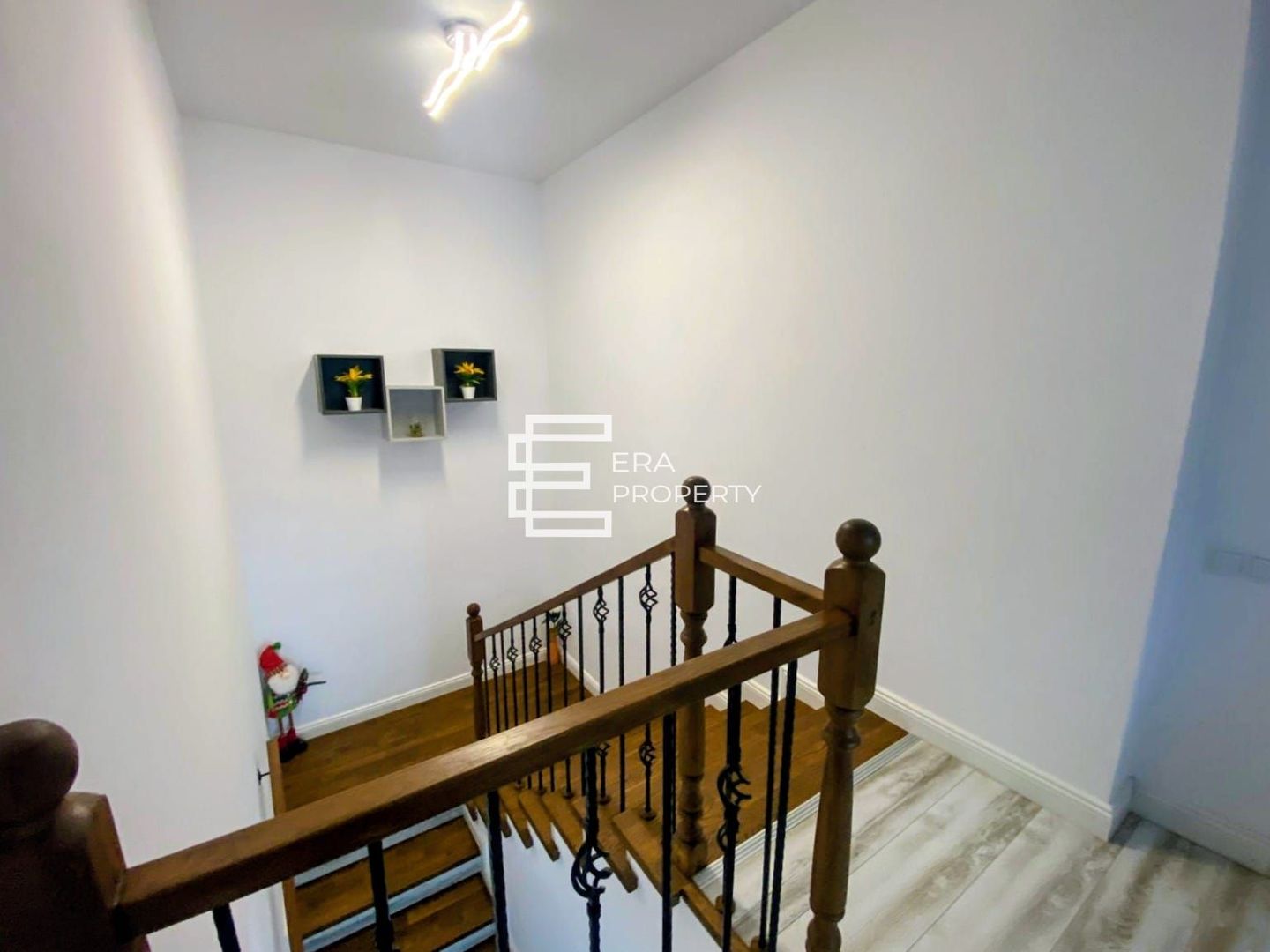 Casă single modern amenajata- panouri fotovoltaice –Cartierul Primaverii Sibiu - Poză 8