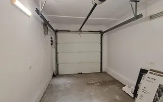 Vila spațioasă și recent renovată în Ghiroda! - Poză 61