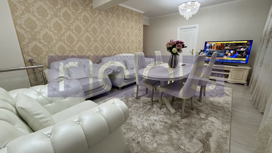 APARTAMENT 3 CAMERE | CURTE 35MP | DAMAROAIA - Poză 1