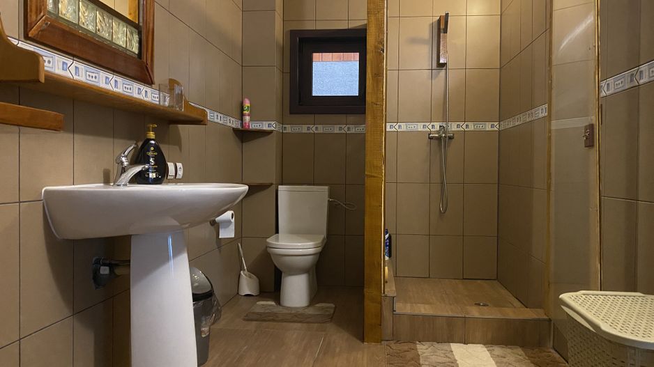 Vanzare casă la poalele Bucegilor!Potential pt. locuinta sau pensiune - Poză 12