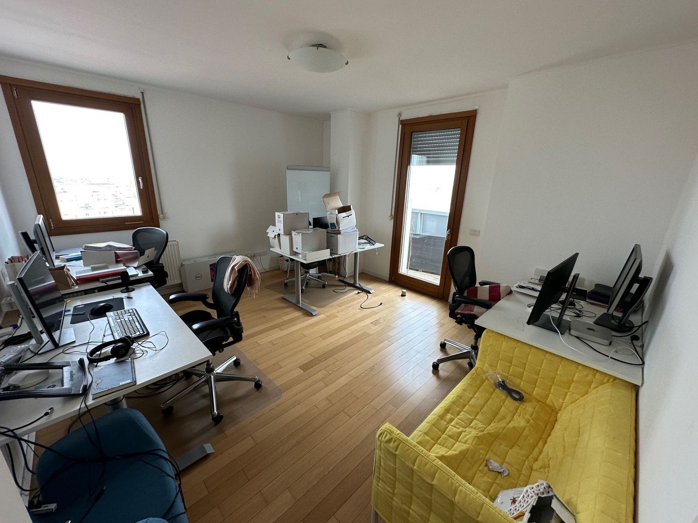 Birouri , cladire noua, zona centrala - Poză 2