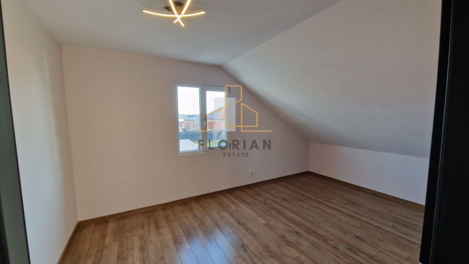 Duplex spatios si luminos in centrul Sacalazului - Poză 11