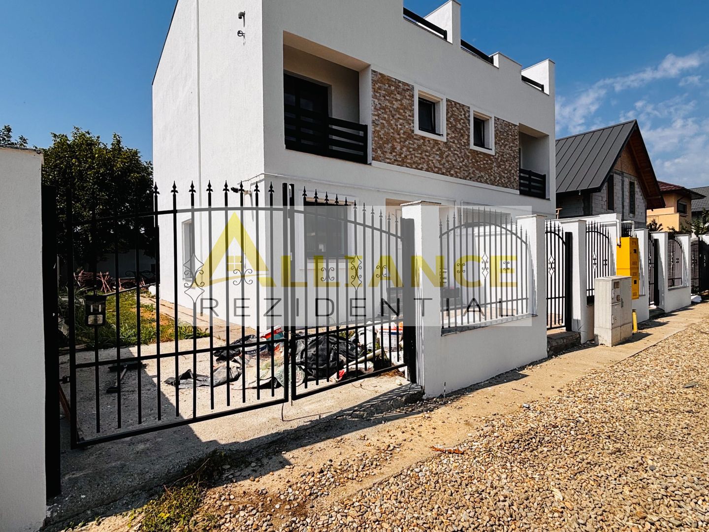 Casa tip duplex , 4 camere , 3 băi , 120 mp utili ! - Poză 1