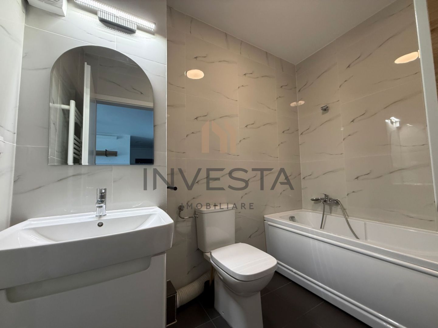 Apartament 2 camere cu loc de parcare subteran zona Grand Hotel Italia - Poză 7