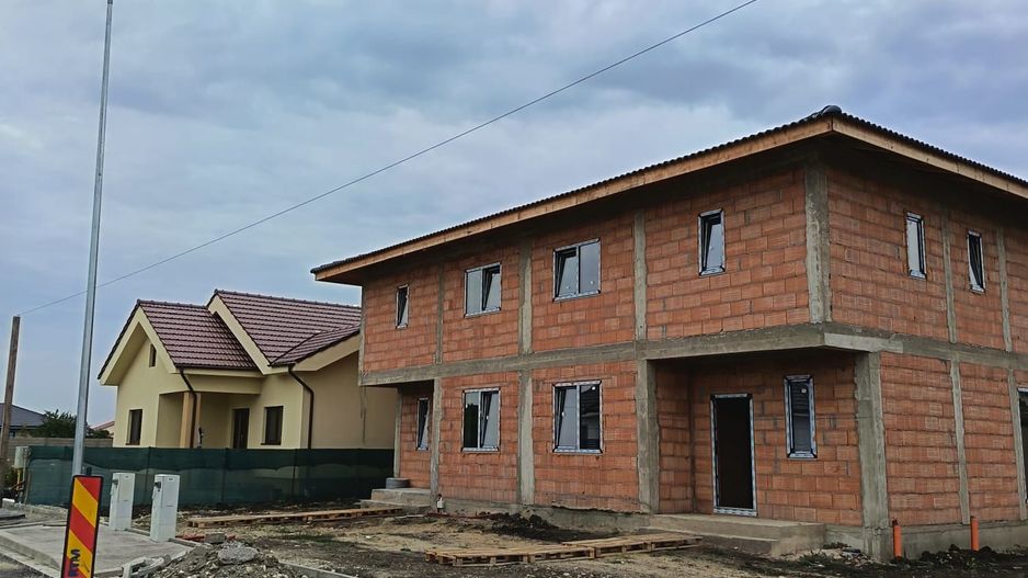 Jumătate de duplex cu interior la gri de vânzare în Giarmata Vii - Poză 1