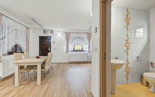 Casă cu teren generos în Mioveni, cartier Colibași - Poză 7