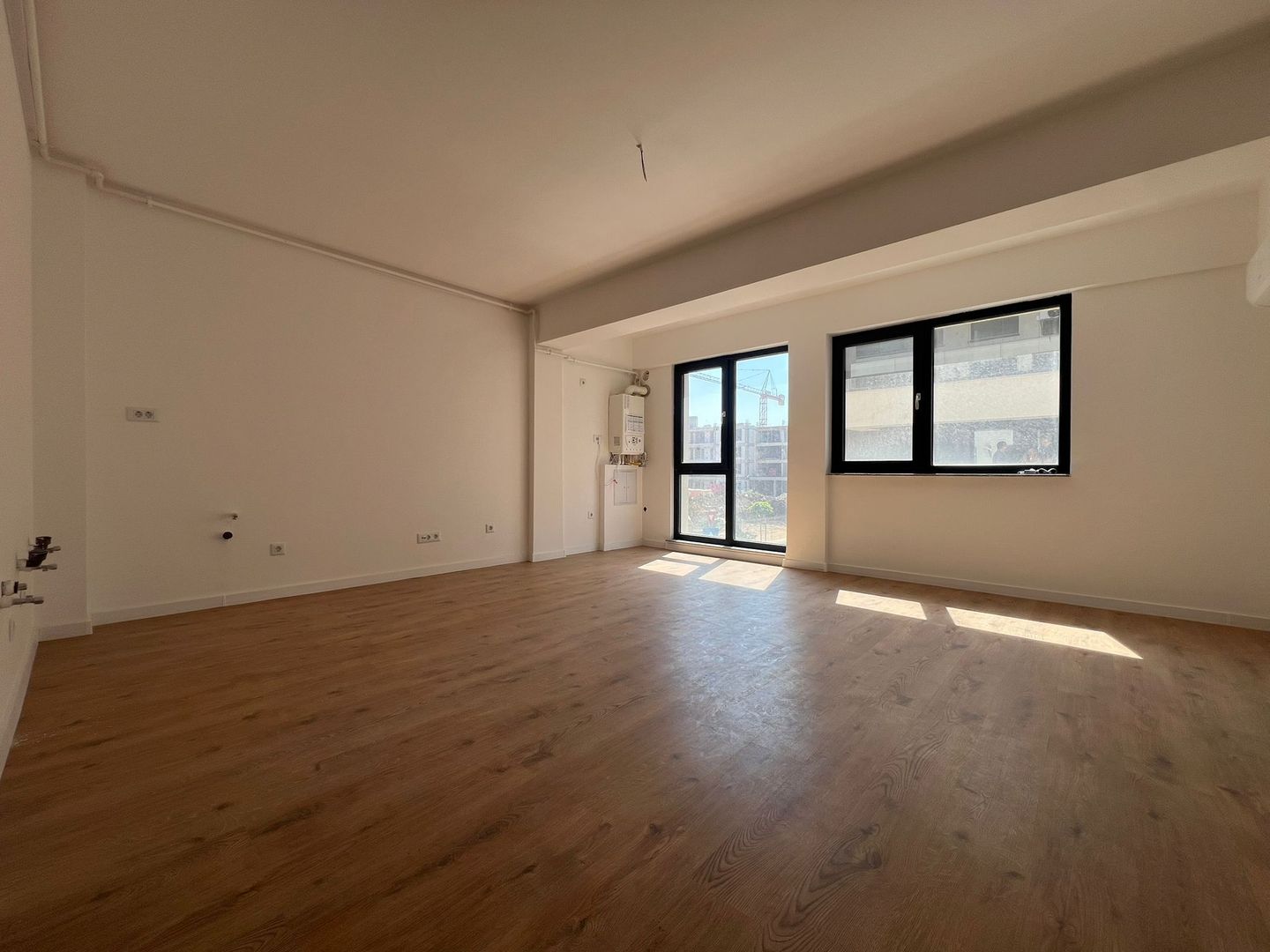 Studio Modern | Ivory Residence | 40 mp - Poză 1