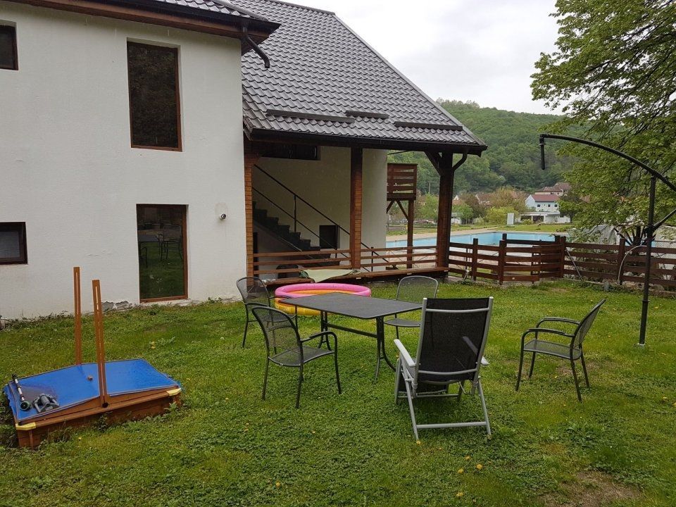 Închiriez apartament in vila - Poză 1