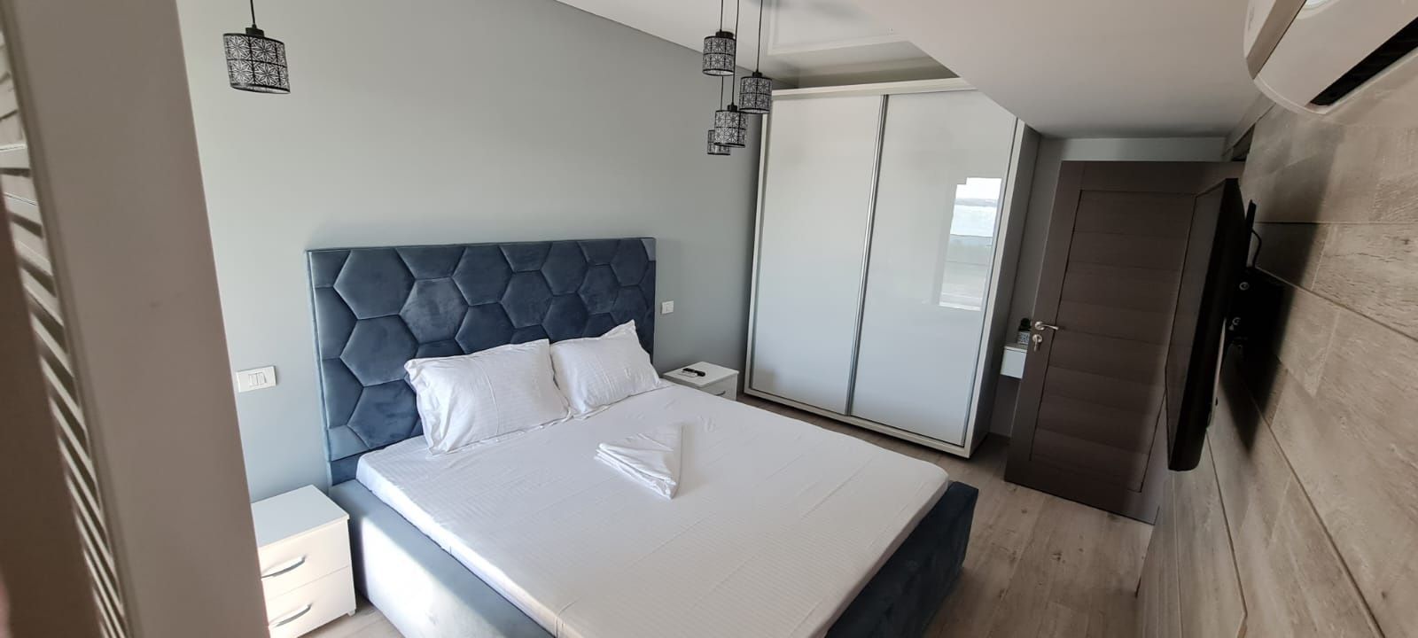Apartament 2 camere pe termen lung - Vedere La Lac Frontal - Poză 3