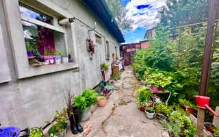 Teren de 250 mp cu casa -  la o distanta de 7 minute de statia de metrou - Poză 4