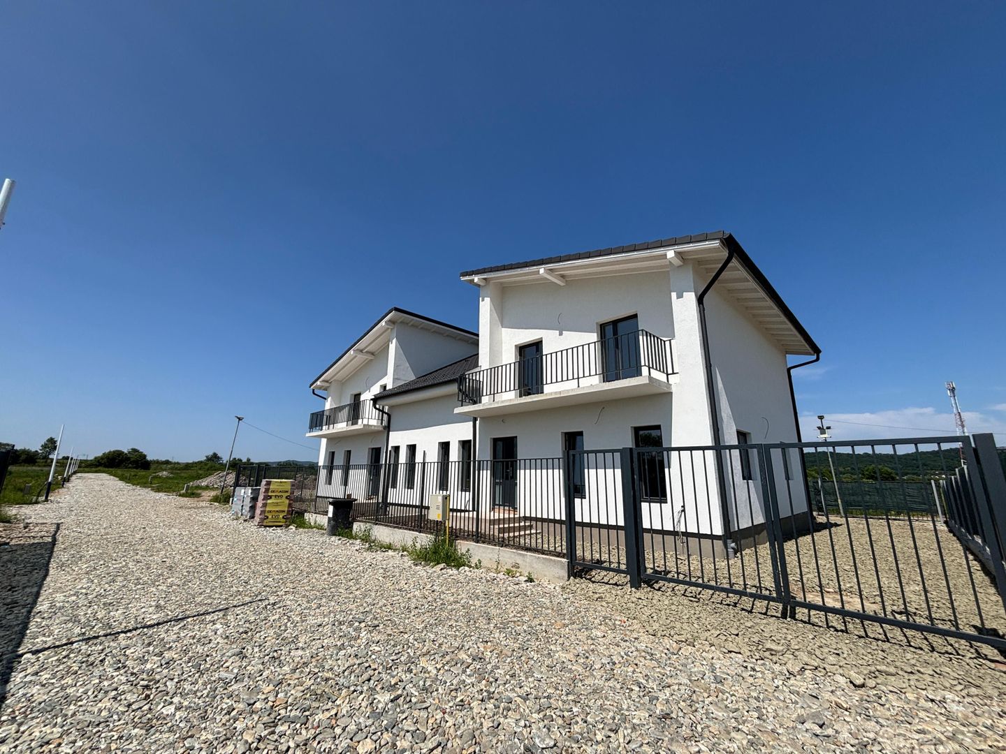 Viața la casă, liniște și munți la orizont – Duplexuri noi în Mohu - Poză 1