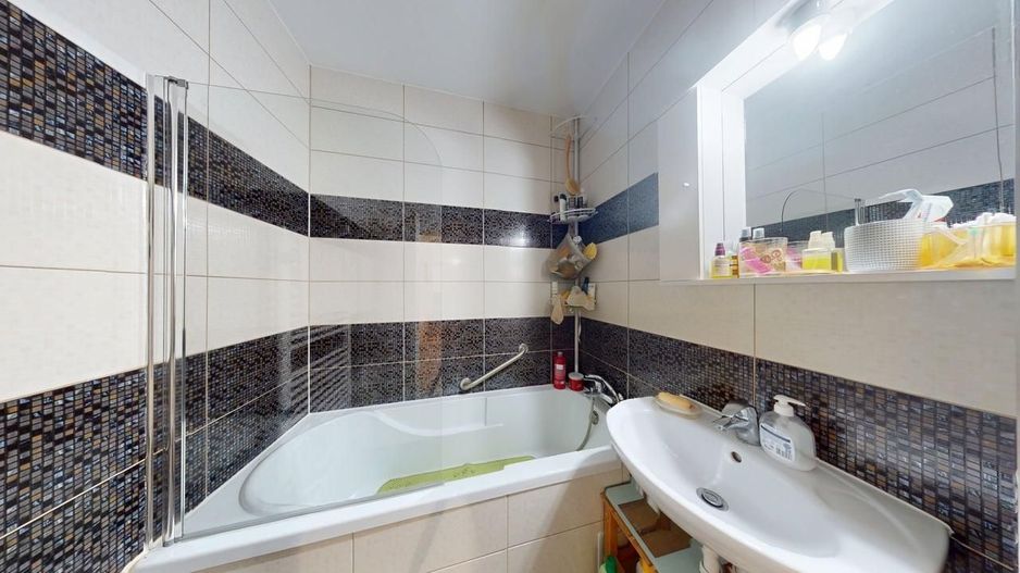 Apartament decomandat, 2 camere, balcon, boxa - Avangarden - Poză 6