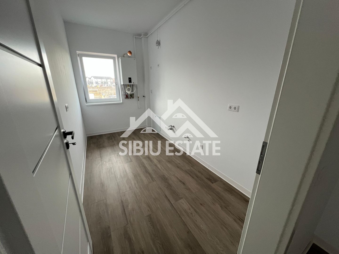 Studio intabulat finisat modern ansamblu Casian Renaissance Selimbar - Poză 5