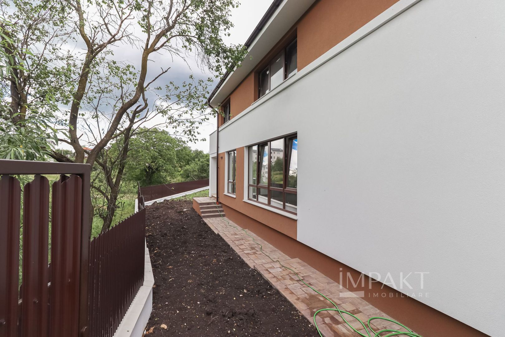 Case cuplate 5 camere si teren de 700 m2 in Feleacu - Poză 3