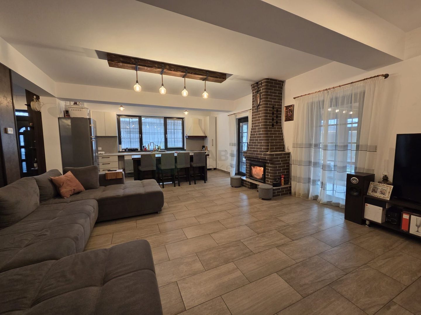 Casă unicat, stil american, 4 camere, garaj, teren 450 mp – Tunari - Poză 11