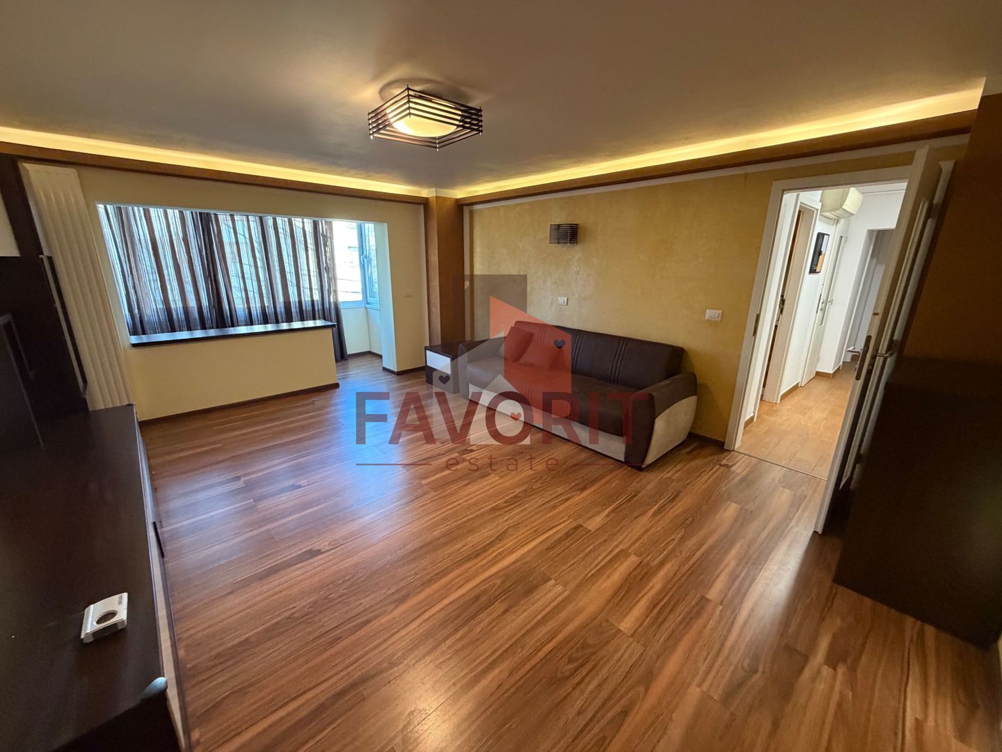 Etaj 2. Disponibil imediat. Garaj. Pozitie excelenta - Poză 4